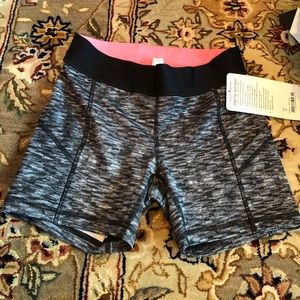 NWT Lululemon What the Sport Short Bl/Wh Sz 4
